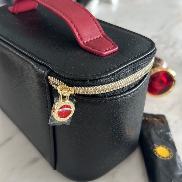 BVLGARI women Toiletries Bag - Emirates First Class  -unopened unused - Picture 11 of 13